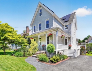 79 Baxter St, Melrose, Massachusetts, 4 Bedrooms Bedrooms, 9 Rooms Rooms,2.5 BathroomsBathrooms,Residential,For Sale,Baxter St,73533842