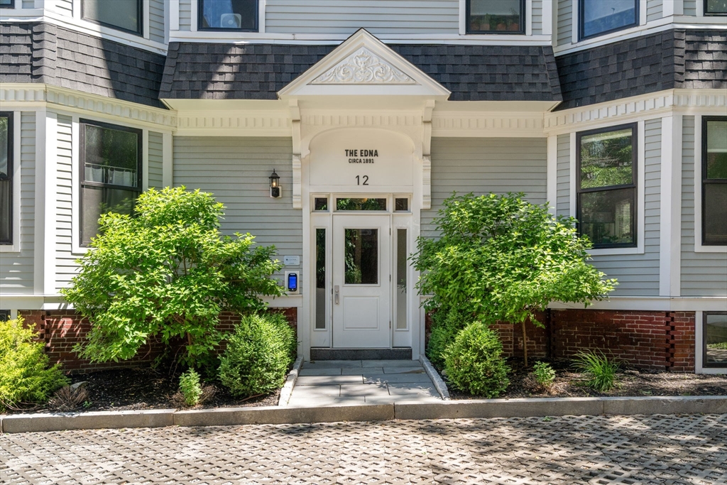 12 Arnold Circle, Cambridge, Massachusetts, 2 Bedrooms Bedrooms, 4 Rooms Rooms,1 BathroomBathrooms,Residential,For Sale,Arnold Circle,73533684
