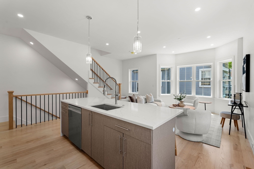 108 Allston Street, Boston, Massachusetts, 4 Bedrooms Bedrooms, 5 Rooms Rooms,4 BathroomsBathrooms,Residential,For Sale,Allston Street,73533634