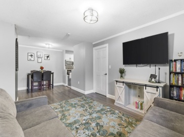 61 Wright St, Stoneham, Massachusetts, 2 Bedrooms Bedrooms, 5 Rooms Rooms,2 BathroomsBathrooms,Residential Lease,For Rent,Wright St,73533645