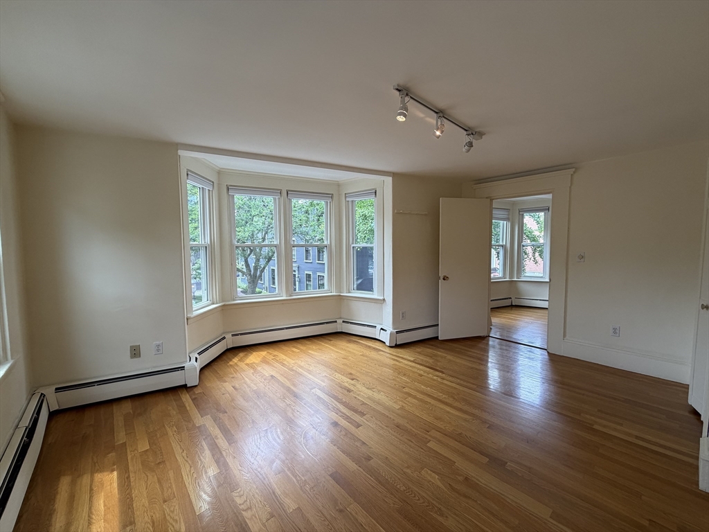18 Pleasant Street, Boston, Massachusetts, 1 Bedroom Bedrooms, 3 Rooms Rooms,1 BathroomBathrooms,Residential Lease,For Rent,Pleasant Street,73533650