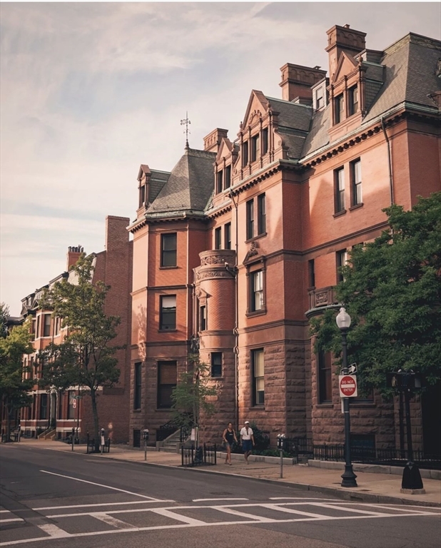 17 Gloucester St, Boston, Massachusetts, 2 Bedrooms Bedrooms, 5 Rooms Rooms,1 BathroomBathrooms,Residential Lease,For Rent,Gloucester St,73533914