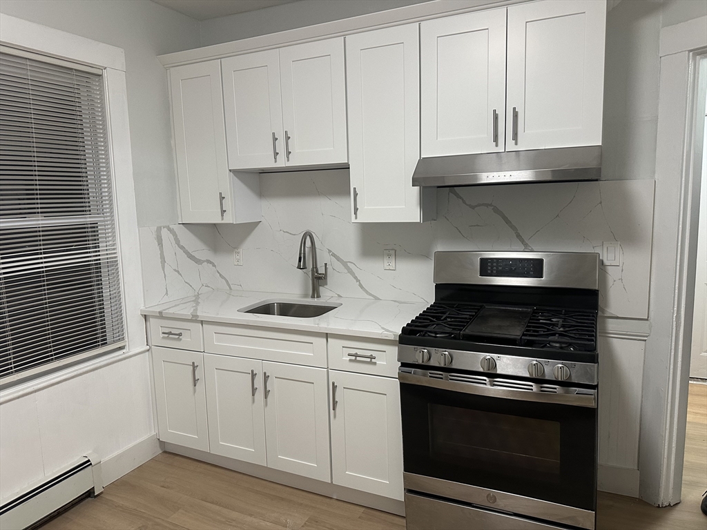 5 Crowell, Boston, Massachusetts, 3 Bedrooms Bedrooms, 5 Rooms Rooms,1 BathroomBathrooms,Residential Lease,For Rent,Crowell,73533664