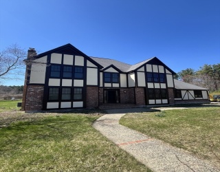 1077 North St., Walpole, Massachusetts, 3 Bedrooms Bedrooms, 7 Rooms Rooms,2.5 BathroomsBathrooms,Residential Lease,For Rent,North St.,73533712