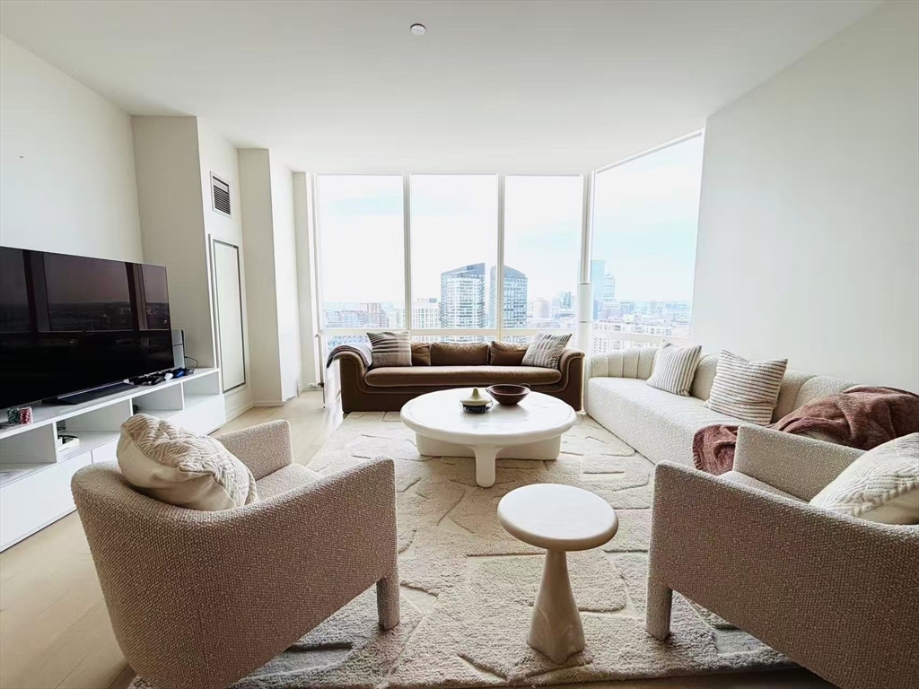 1 Franklin Street, Boston, Massachusetts, 2 Bedrooms Bedrooms, 7 Rooms Rooms,2 BathroomsBathrooms,Residential,For Sale,Franklin Street,73534138