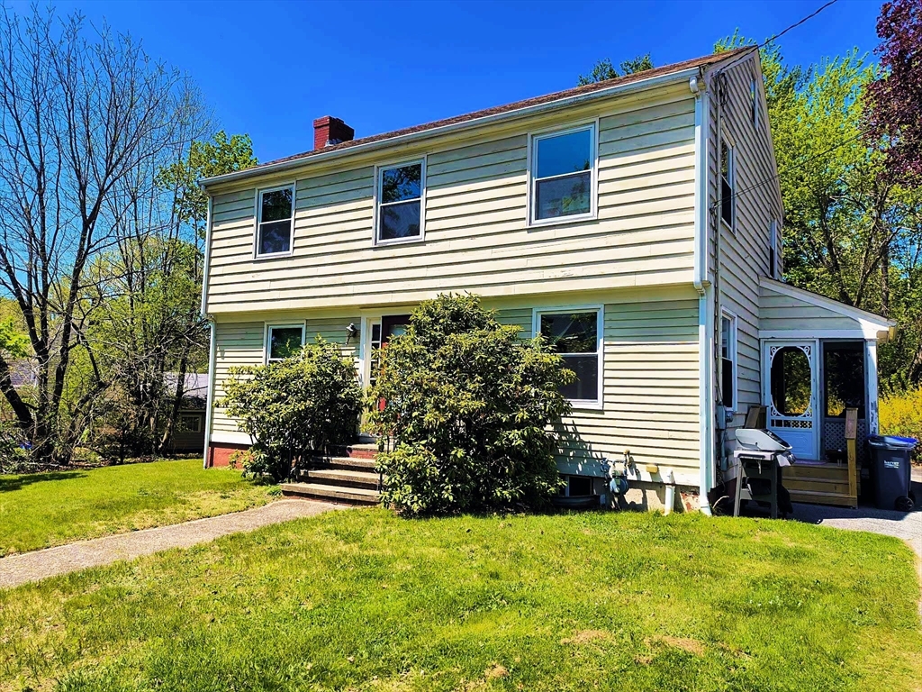 4 Pleasant St, Plainville, Massachusetts, 3 Bedrooms Bedrooms, 6 Rooms Rooms,2 BathroomsBathrooms,Residential,For Sale,Pleasant St,73534140