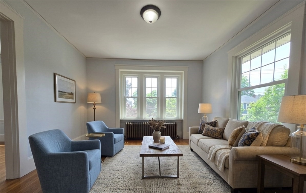 19 Rowe St, Newton, Massachusetts, 3 Bedrooms Bedrooms, 5 Rooms Rooms,1 BathroomBathrooms,Residential Lease,For Rent,Rowe St,73534043