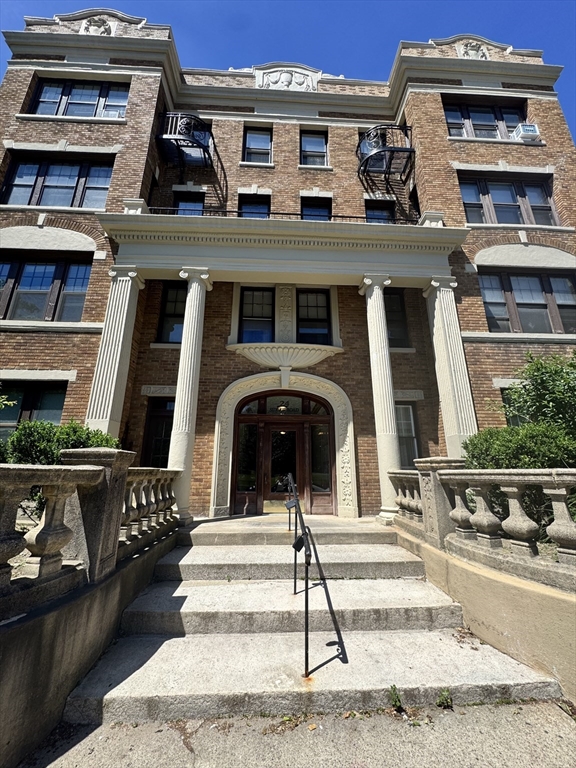 24 Sidlaw Road, Boston, Massachusetts, 1 Bedroom Bedrooms, 3 Rooms Rooms,1 BathroomBathrooms,Residential Lease,For Rent,Sidlaw Road,73534058