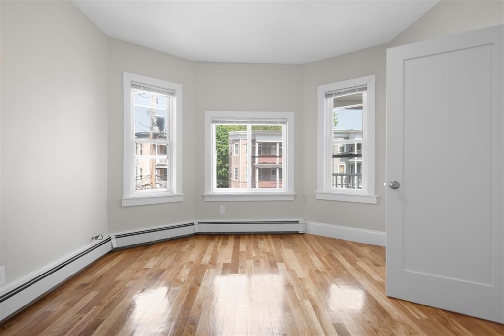 19 Crowell, Boston, Massachusetts, 3 Bedrooms Bedrooms, 6 Rooms Rooms,1 BathroomBathrooms,Residential Lease,For Rent,Crowell,73534077
