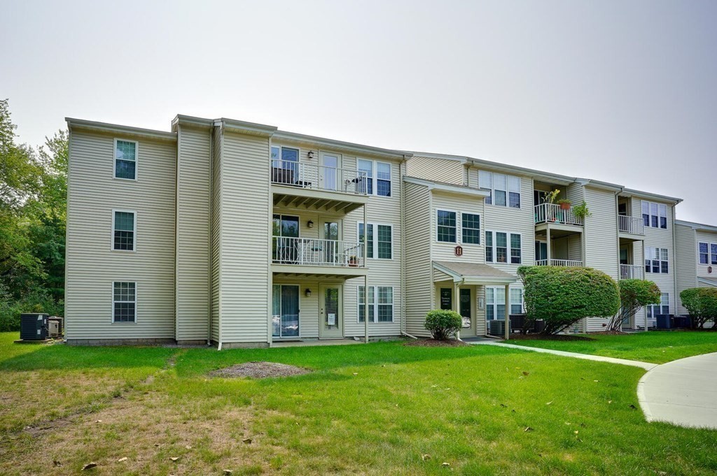 11 Thoreau Ct -, Natick, Massachusetts, 1 Bedroom Bedrooms, 4 Rooms Rooms,1 BathroomBathrooms,Residential Lease,For Rent,Thoreau Ct -,73533568