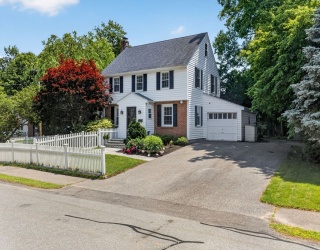 35 Cleveland Rd, Wellesley, Massachusetts, 3 Bedrooms Bedrooms, 7 Rooms Rooms,1.5 BathroomsBathrooms,Residential,For Sale,Cleveland Rd,73534106