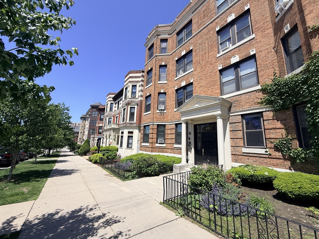451 Park Dr, Boston, Massachusetts, 2 Bedrooms Bedrooms, 4 Rooms Rooms,1 BathroomBathrooms,Residential Lease,For Rent,Park Dr,73534115