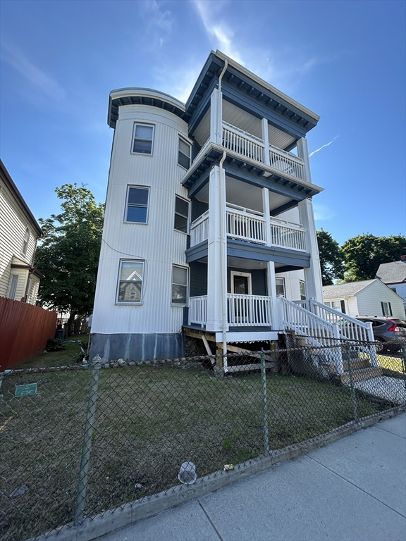 16 Peacevale Rd, Boston, Massachusetts, 3 Bedrooms Bedrooms, 6 Rooms Rooms,1 BathroomBathrooms,Residential Lease,For Rent,Peacevale Rd,73534125