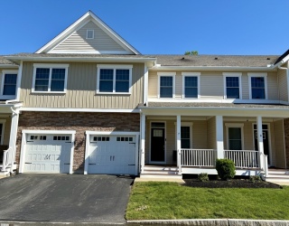 100 Baldwin Avenue, Woburn, Massachusetts, 3 Bedrooms Bedrooms, 6 Rooms Rooms,2.5 BathroomsBathrooms,Residential Lease,For Rent,Baldwin Avenue,73534456