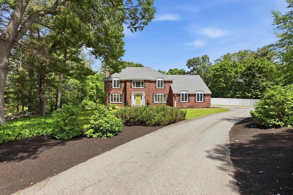 39 Smithshire Estates, Andover, Massachusetts, 4 Bedrooms Bedrooms, 9 Rooms Rooms,3.5 BathroomsBathrooms,Residential,For Sale,Smithshire Estates,73534357