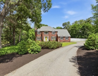 39 Smithshire Estates, Andover, Massachusetts, 4 Bedrooms Bedrooms, 9 Rooms Rooms,3.5 BathroomsBathrooms,Residential,For Sale,Smithshire Estates,73534357