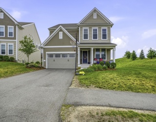 2 Poplar Ln, Hopkinton, Massachusetts, 3 Bedrooms Bedrooms, 7 Rooms Rooms,3 BathroomsBathrooms,Residential,For Sale,Poplar Ln,73534361