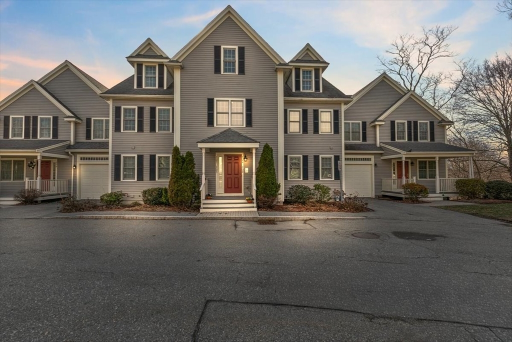 10 Cunningham Ln, Billerica, Massachusetts, 2 Bedrooms Bedrooms, 6 Rooms Rooms,1.5 BathroomsBathrooms,Residential,For Sale,Cunningham Ln,73534377