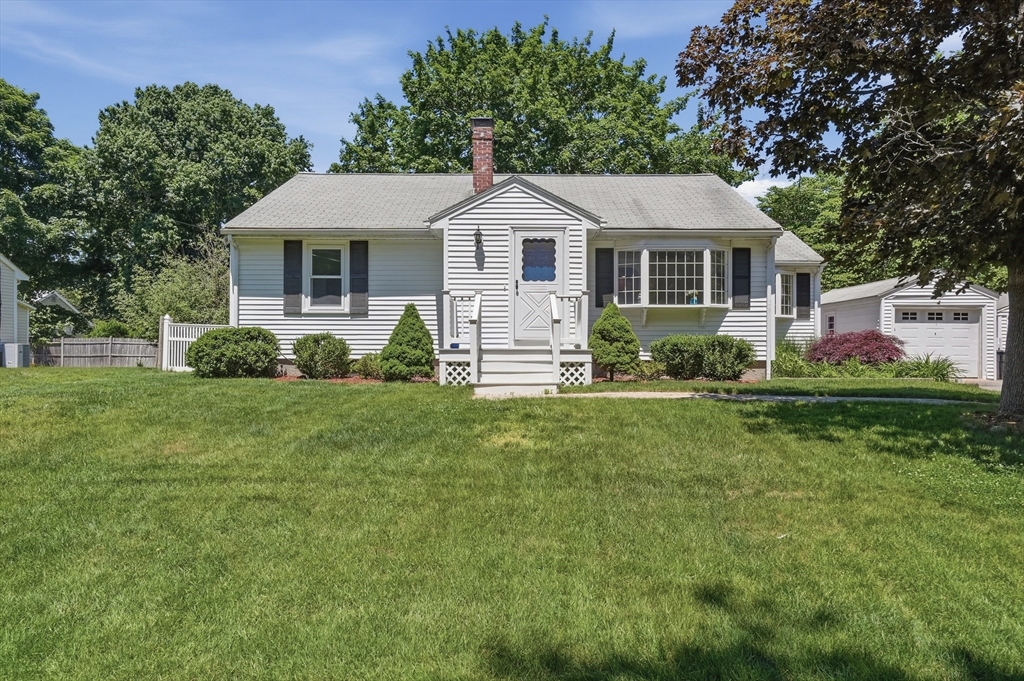 15 Ware Drive, Norfolk, Massachusetts, 2 Bedrooms Bedrooms, 6 Rooms Rooms,1.5 BathroomsBathrooms,Residential,For Sale,Ware Drive,73534281