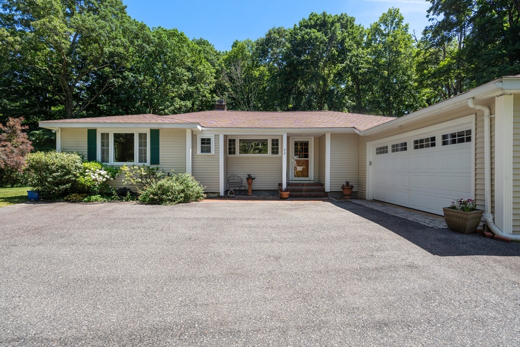 74 Oregon Road, Ashland, Massachusetts, 2 Bedrooms Bedrooms, 5 Rooms Rooms,2 BathroomsBathrooms,Residential,For Sale,Oregon Road,73534341
