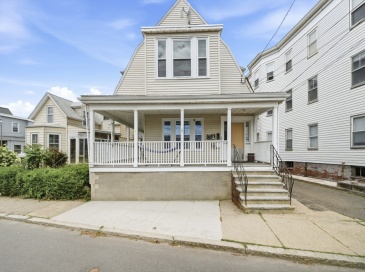 32 Irwin St, Winthrop, Massachusetts, 5 Bedrooms Bedrooms, 14 Rooms Rooms,4 BathroomsBathrooms,Residential Income,For Sale,Irwin St,73534385