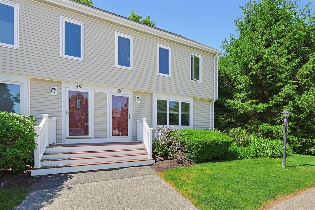 835 Mount Hope St, North Attleboro, Massachusetts, 2 Bedrooms Bedrooms, 6 Rooms Rooms,1.5 BathroomsBathrooms,Residential,For Sale,Mount Hope St,73534142