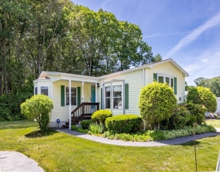 4 Birch, Rockland, Massachusetts, 2 Bedrooms Bedrooms, 5 Rooms Rooms,1 BathroomBathrooms,Residential,For Sale,Birch,73534380