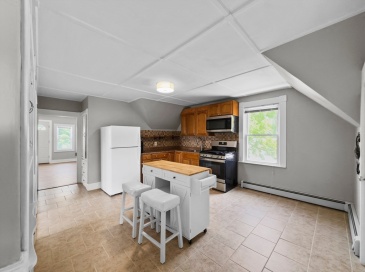 1 Lindner Ct, Lawrence, Massachusetts, 2 Bedrooms Bedrooms, 5 Rooms Rooms,1 BathroomBathrooms,Residential Lease,For Rent,Lindner Ct,73534274