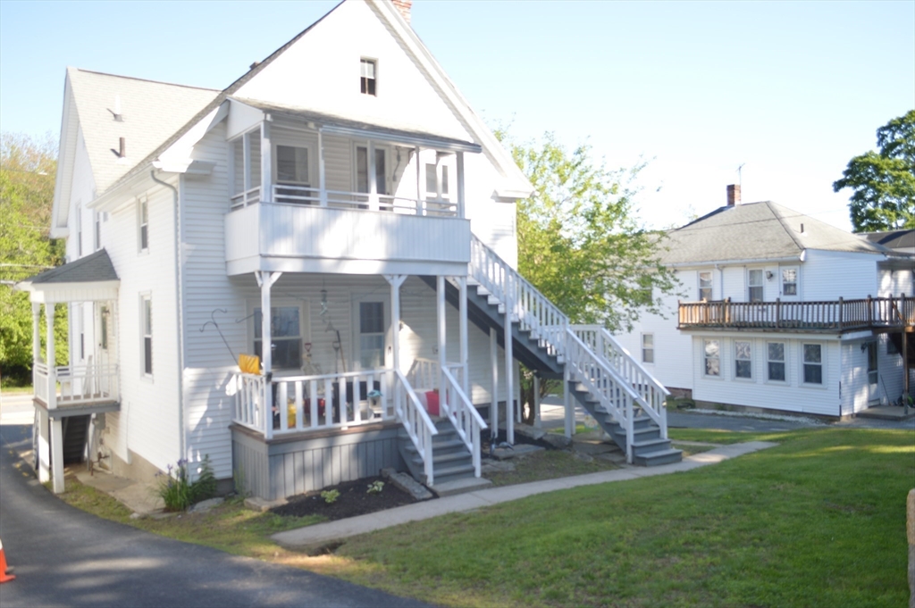 556 Church St, Northbridge, Massachusetts, 6 Bedrooms Bedrooms, 10 Rooms Rooms,2 BathroomsBathrooms,Residential Income,For Sale,Church St,73533814