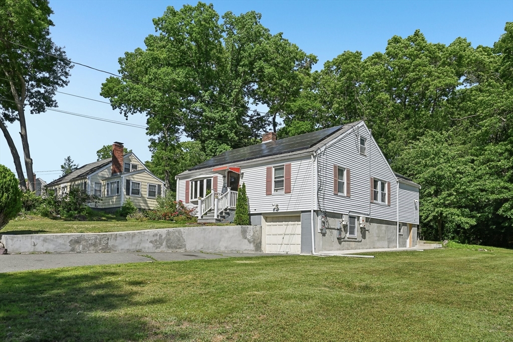79 Russ St, Randolph, Massachusetts, 4 Bedrooms Bedrooms, 9 Rooms Rooms,2 BathroomsBathrooms,Residential,For Sale,Russ St,73533629