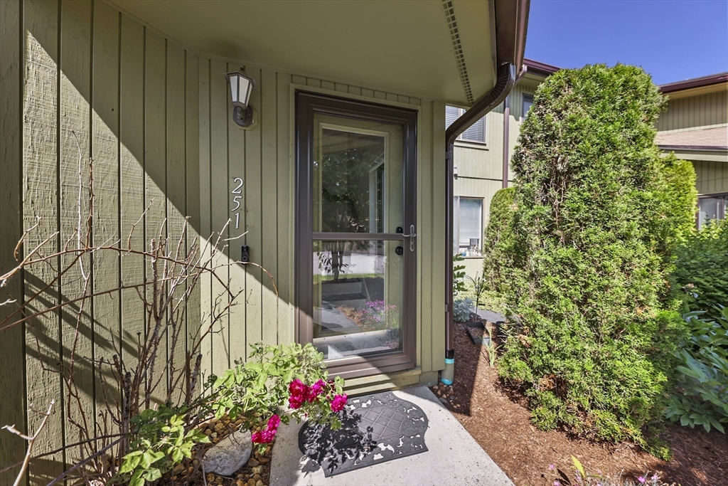 251 Trailside Way, Ashland, Massachusetts, 2 Bedrooms Bedrooms, 4 Rooms Rooms,2 BathroomsBathrooms,Residential,For Sale,Trailside Way,73534050