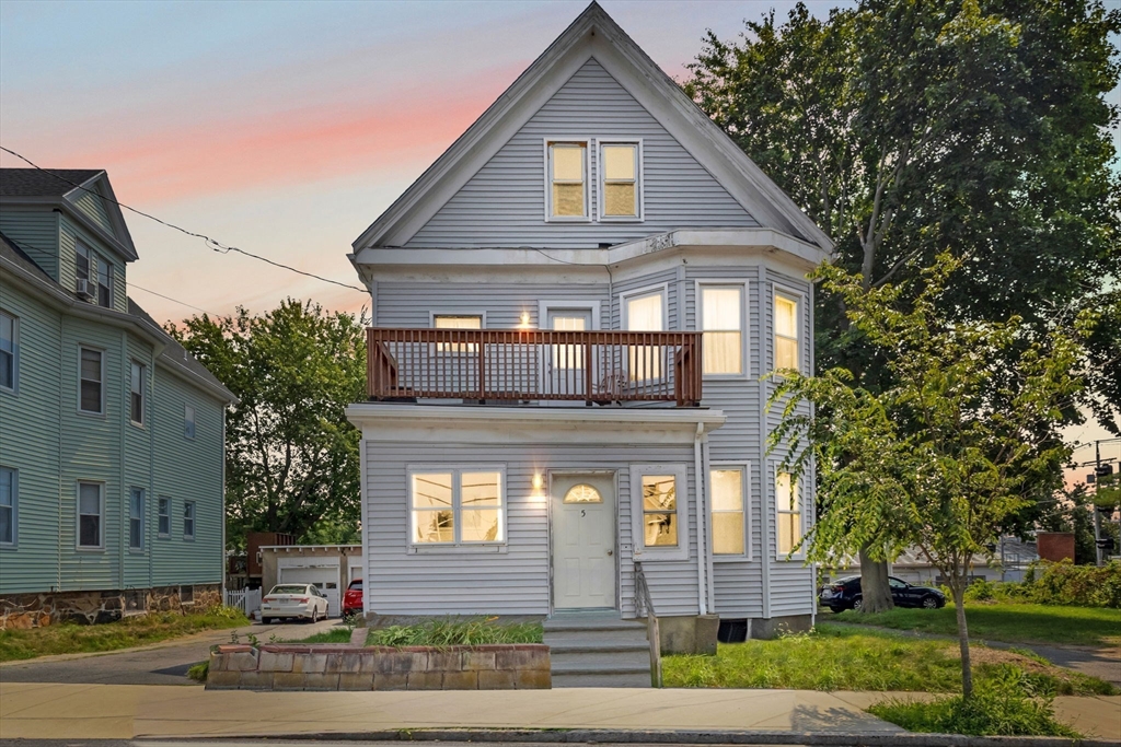 5 Beckford St, Beverly, Massachusetts, 2 Bedrooms Bedrooms, 4 Rooms Rooms,1 BathroomBathrooms,Residential,For Sale,Beckford St,73491859