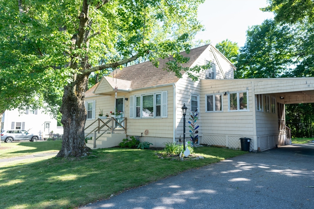 26 Sunset Rd, Dracut, Massachusetts, 4 Bedrooms Bedrooms, 7 Rooms Rooms,2 BathroomsBathrooms,Residential,For Sale,Sunset Rd,73534057