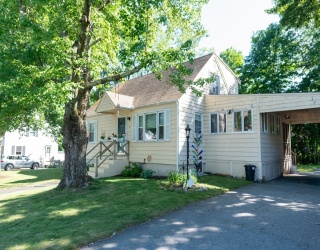 26 Sunset Rd, Dracut, Massachusetts, 4 Bedrooms Bedrooms, 7 Rooms Rooms,2 BathroomsBathrooms,Residential,For Sale,Sunset Rd,73534057