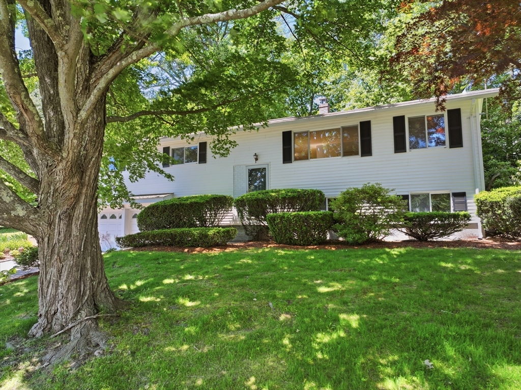 379 Singletary Lane, Framingham, Massachusetts, 3 Bedrooms Bedrooms, 8 Rooms Rooms,2.5 BathroomsBathrooms,Residential,For Sale,Singletary Lane,73529699