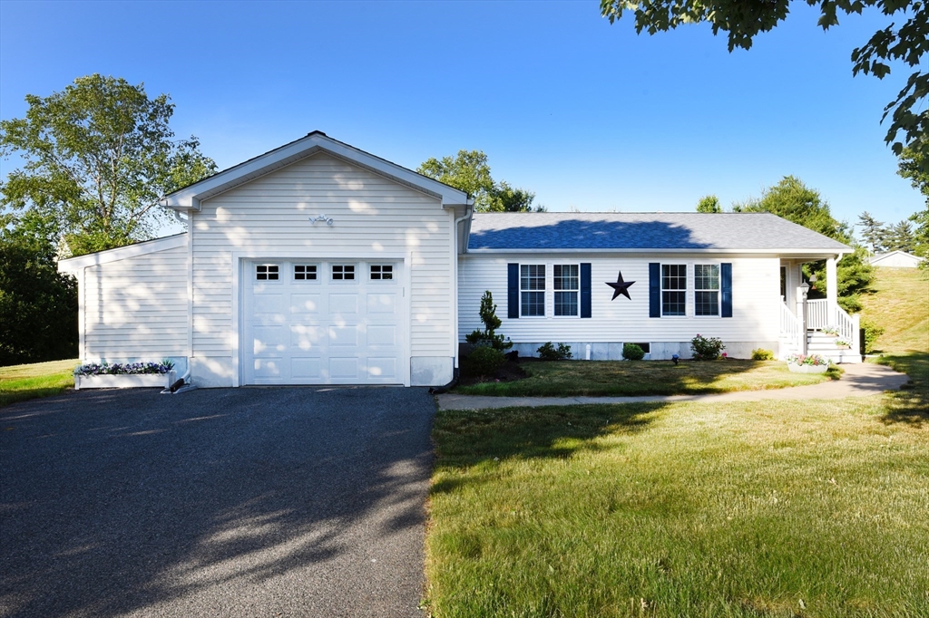4402 Pheasant Ln, Middleboro, Massachusetts, 2 Bedrooms Bedrooms, 5 Rooms Rooms,2 BathroomsBathrooms,Residential,For Sale,Pheasant Ln,73534416