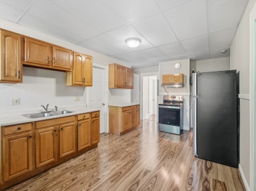 55 Chestnut St, Holyoke, Massachusetts, 3 Bedrooms Bedrooms, 5 Rooms Rooms,1 BathroomBathrooms,Residential Lease,For Rent,Chestnut St,73534424