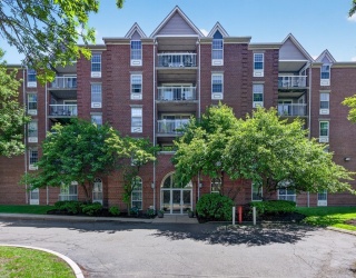 200 Captains Row, Chelsea, Massachusetts, 2 Bedrooms Bedrooms, 5 Rooms Rooms,2 BathroomsBathrooms,Residential,For Sale,Captains Row,73534176
