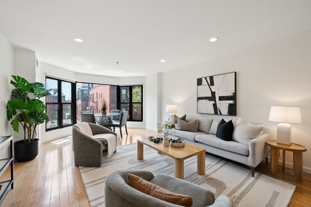 16 Harcourt St, Boston, Massachusetts, 2 Bedrooms Bedrooms, 5 Rooms Rooms,2 BathroomsBathrooms,Residential,For Sale,Harcourt St,73534177
