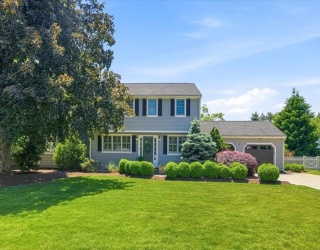 7 Lawrence Cir, Medfield, Massachusetts, 4 Bedrooms Bedrooms, 11 Rooms Rooms,2 BathroomsBathrooms,Residential,For Sale,Lawrence Cir,73534433