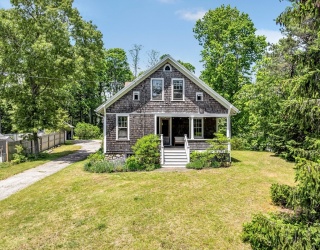 9 Wild Harbor Rd, Falmouth, Massachusetts, 3 Bedrooms Bedrooms, 5 Rooms Rooms,1.5 BathroomsBathrooms,Residential,For Sale,Wild Harbor Rd,73534434