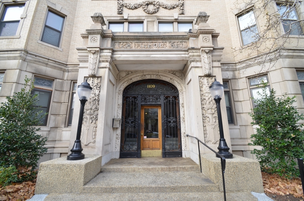 1109 Boylston Street, Boston, Massachusetts, 1 Bedroom Bedrooms, 6 Rooms Rooms,1 BathroomBathrooms,Residential Lease,For Rent,Boylston Street,73534432