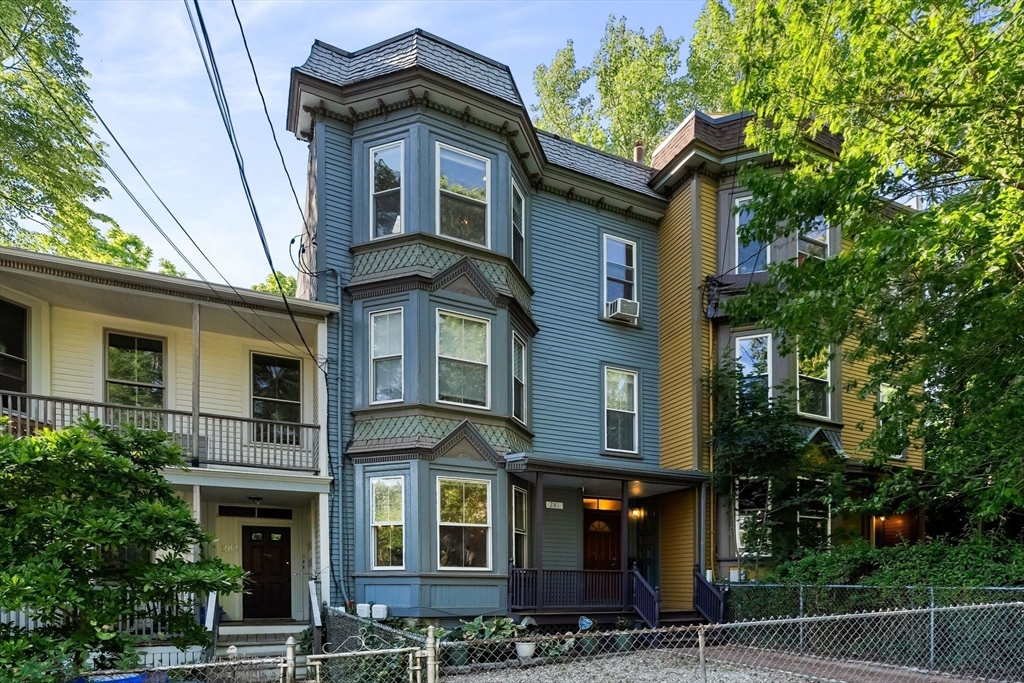 281 Chestnut Ave, Boston, Massachusetts, 2 Bedrooms Bedrooms, 4 Rooms Rooms,2 BathroomsBathrooms,Residential,For Sale,Chestnut Ave,73533860