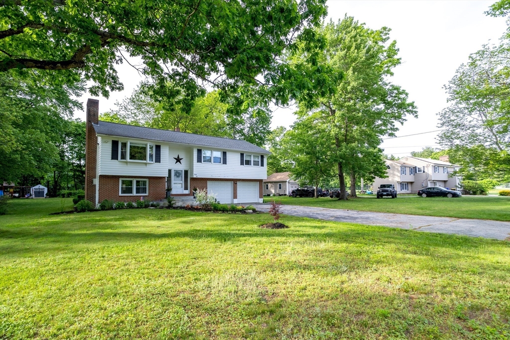 32 Alvirne Dr, Hudson, New Hampshire, 3 Bedrooms Bedrooms, 7 Rooms Rooms,2 BathroomsBathrooms,Residential,For Sale,Alvirne Dr,73534056