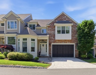 527 Salem St, Lynnfield, Massachusetts, 2 Bedrooms Bedrooms, 9 Rooms Rooms,3.5 BathroomsBathrooms,Residential,For Sale,Salem St,73534189