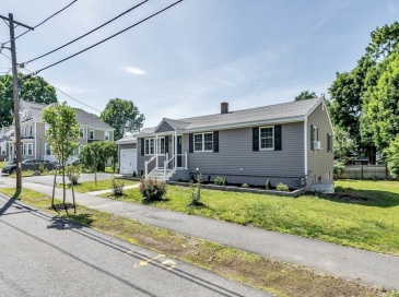15 Sargent St., North Andover, Massachusetts, 4 Bedrooms Bedrooms, 9 Rooms Rooms,2 BathroomsBathrooms,Residential,For Sale,Sargent St.,73534190