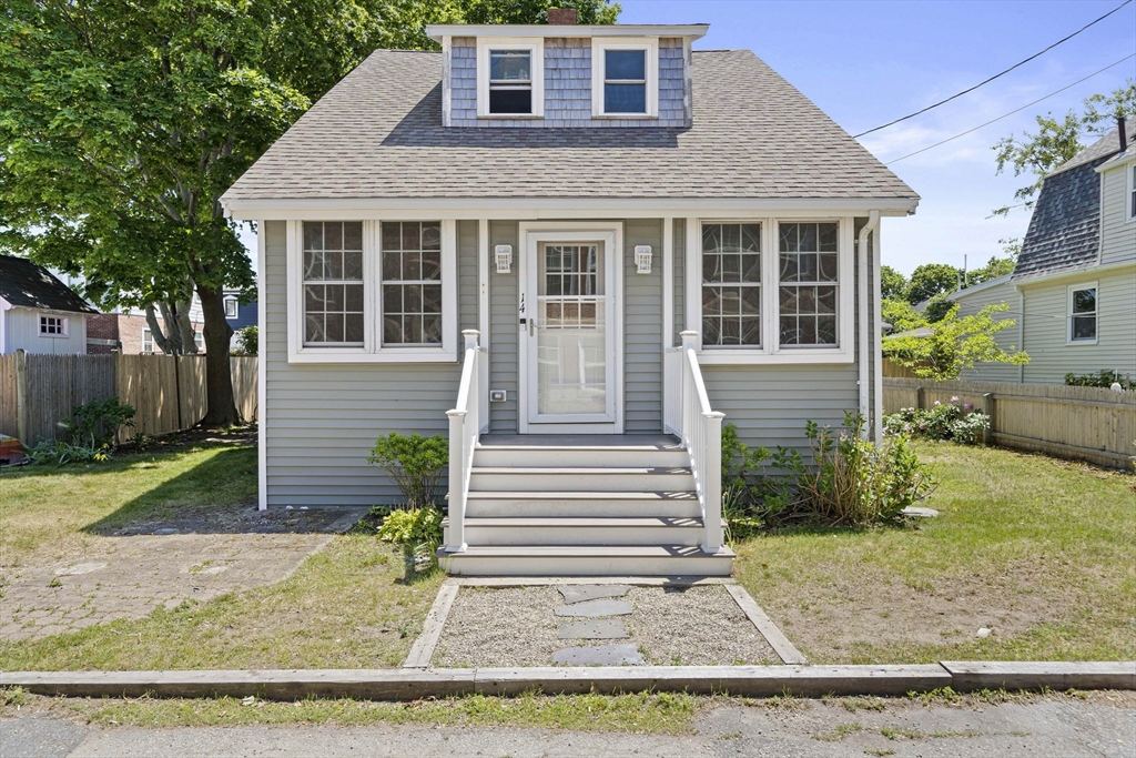 14 L St, Hull, Massachusetts, 2 Bedrooms Bedrooms, 6 Rooms Rooms,2 BathroomsBathrooms,Residential,For Sale,L St,73534001