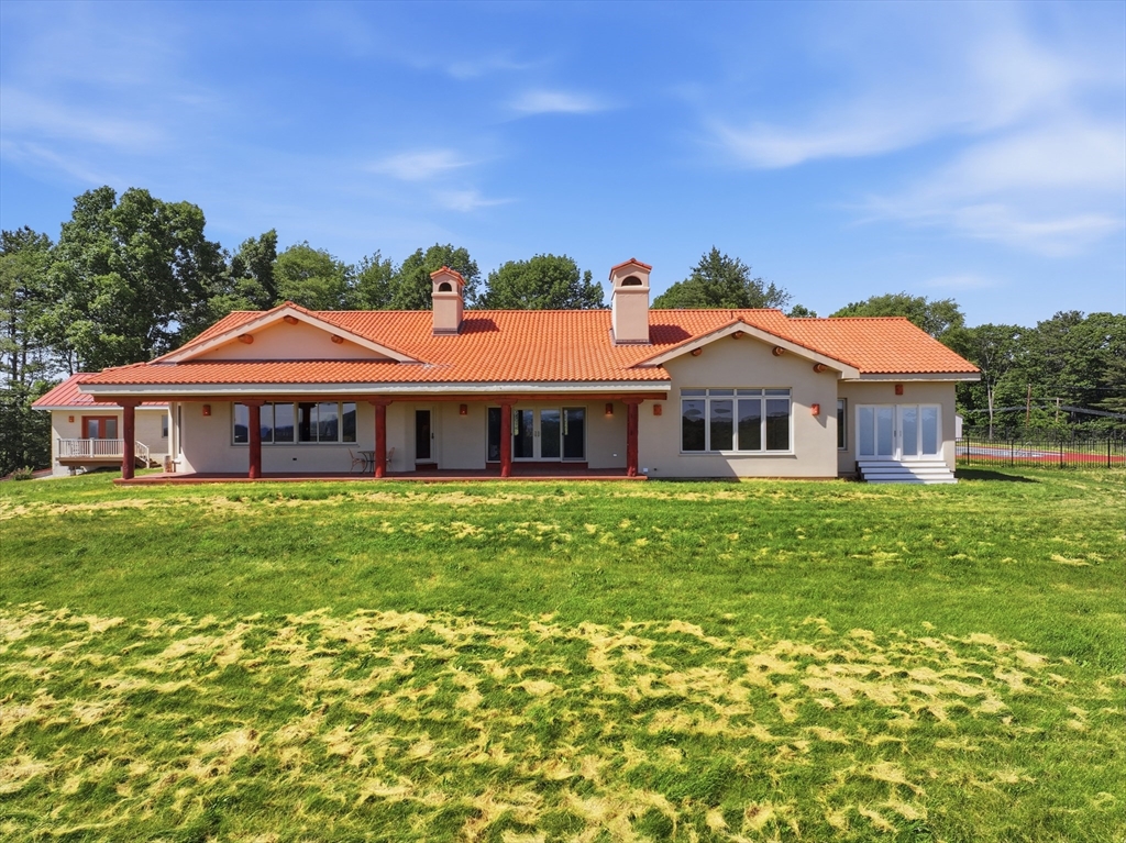 5 Osgood Rd, Charlton, Massachusetts, 3 Bedrooms Bedrooms, 6 Rooms Rooms,4 BathroomsBathrooms,Residential,For Sale,Osgood Rd,73534197