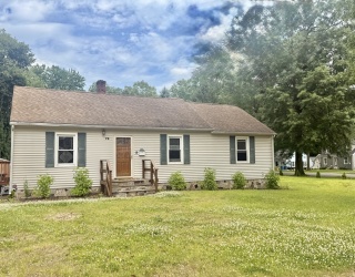 76 Nelson Circle, West Springfield, Massachusetts, 3 Bedrooms Bedrooms, 6 Rooms Rooms,1 BathroomBathrooms,Residential,For Sale,Nelson Circle,73534003