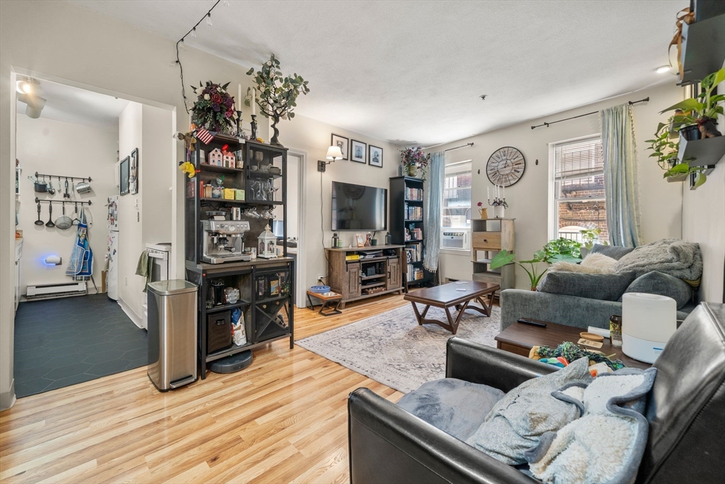 136 Prince, Boston, Massachusetts, 2 Bedrooms Bedrooms, 4 Rooms Rooms,1 BathroomBathrooms,Residential,For Sale,Prince,73534203